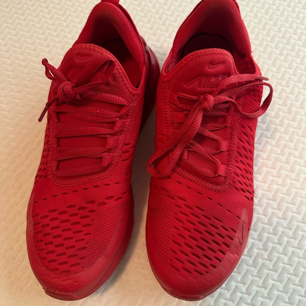 Nike Red 270s Y6